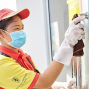 ผู้บริหารและพนักงานเชลล์ร่วมกิจกรรม Big Cleaning Day เพื่อความปลอดภัยและเพิ่มความมั่นใจให้กับผู้ขับขี่