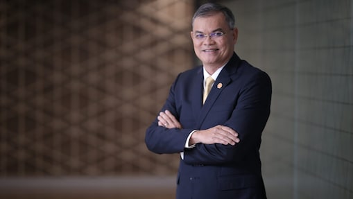 นายปนันท์ ประจวบเหมาะ ประธานกรรมการ บริษัท เชลล์แห่งประเทศไทย จำกัด