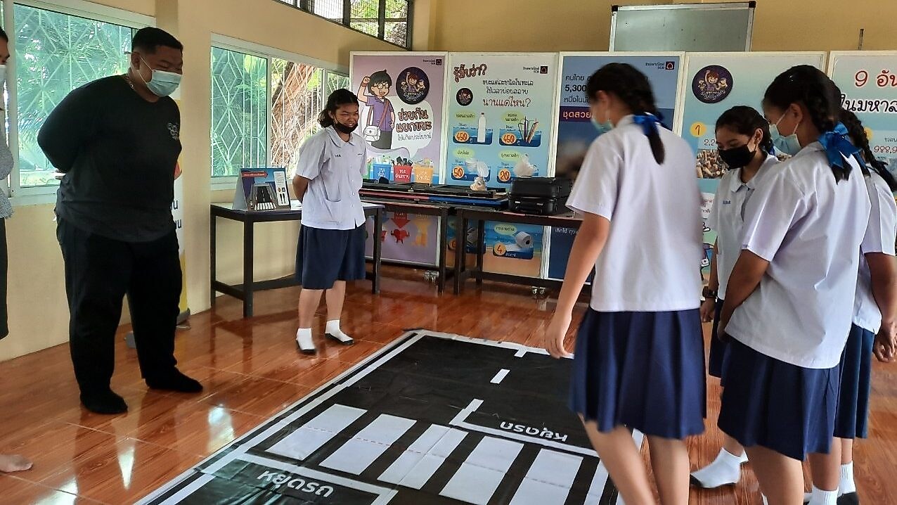 ภาพบรรยากาศการจัดอบรม ‘8 ทักษะความปลอดภัยทางท้องถนน’ ในโครงการ Shell School Road Safety ที่โรงเรียนต่างๆ ในเขตพื้นที่รอบมหาวิทยาลัยมหิดล และโรงเรียนในเขตพื้นที่บางกระเจ้า