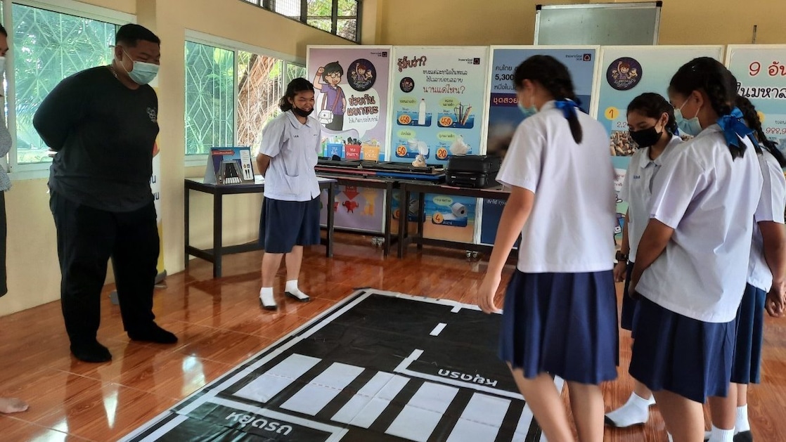 ภาพบรรยากาศการจัดอบรม ‘8 ทักษะความปลอดภัยทางท้องถนน’ ในโครงการ Shell School Road Safety ที่โรงเรียนต่างๆ ในเขตพื้นที่รอบมหาวิทยาลัยมหิดล และโรงเรียนในเขตพื้นที่บางกระเจ้า
