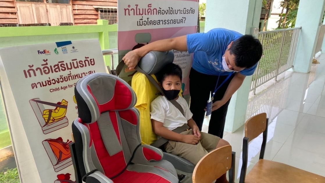 ภาพบรรยากาศการจัดอบรม ‘8 ทักษะความปลอดภัยทางท้องถนน’ ในโครงการ Shell School Road Safety ที่โรงเรียนต่างๆ ในเขตพื้นที่รอบมหาวิทยาลัยมหิดล และโรงเรียนในเขตพื้นที่บางกระเจ้า
