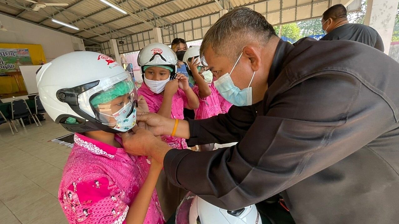 ภาพบรรยากาศการจัดอบรม ‘8 ทักษะความปลอดภัยทางท้องถนน’ ในโครงการ Shell School Road Safety ที่โรงเรียนต่างๆ ในเขตพื้นที่รอบมหาวิทยาลัยมหิดล และโรงเรียนในเขตพื้นที่บางกระเจ้า