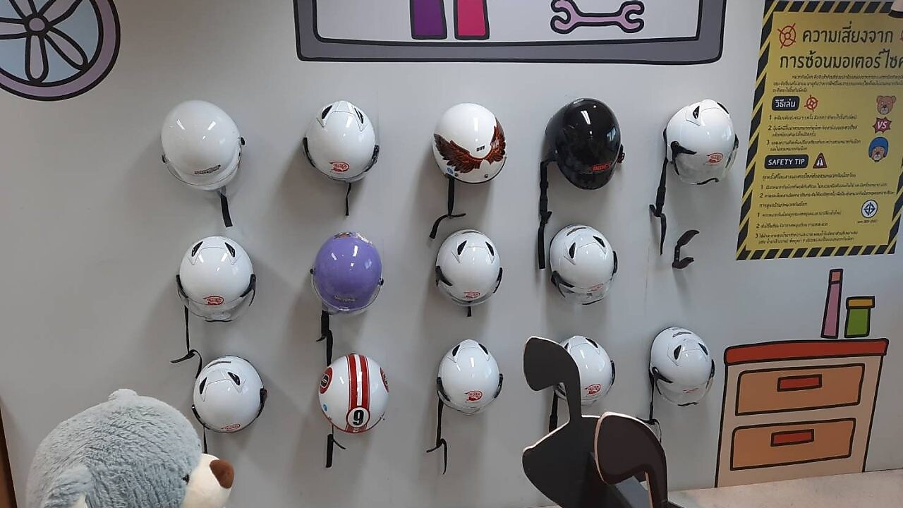 บรรยากาศห้องอบรม ‘8 ทักษะความปลอดภัยทางท้องถนน’ ณ ศูนย์การเรียนรู้ Safety Hunter สถาบันแห่งชาติเพื่อการพัฒนาเด็กและครอบครัว มหาวิทยาลัยมหิดล ที่บริษัท เชลล์แห่งประเทศไทย จำกัด เป็นผู้สนับสนุนและร่วมพัฒนา เพื่อให้เป็นศูนย์กลางการเรียนรู้ด้านความปลอดภัยทางท้องถนน