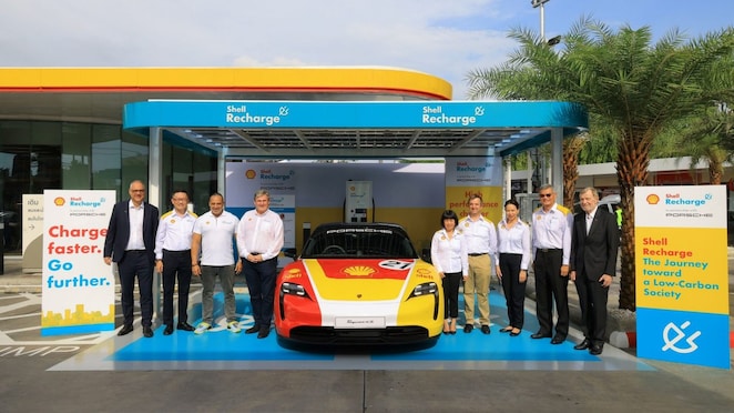 ปอร์เช่ เอเชีย แปซิฟิก (Porsche Asia Pacific) และเชลล์ (Shell) ประกาศเปิดตัว Shell High Performance Charging (HPC) สถานีชาร์จพลังงานไฟฟ้าสมรรถนะสูงแห่งแรก ณ สถานีบริการน้ำมันรูปแบบใหม่ ‘Site of the Future’ ต้นแบบสถานีบริการน้ำมันมาตรฐานระดับโลกแห่งแรกในไทย