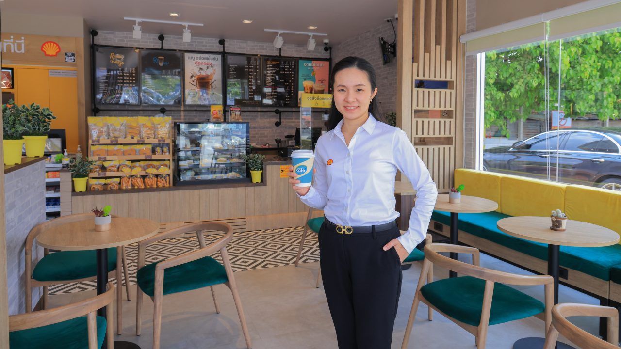 นางสาวอัจฉรา สุวรรณวรบุญ รองกรรมการบริหาร  ฝ่ายการตลาดนอนออยล์ ธุรกิจโมบิลิตี้  บริษัท เชลล์แห่งประเทศไทย จำกัด