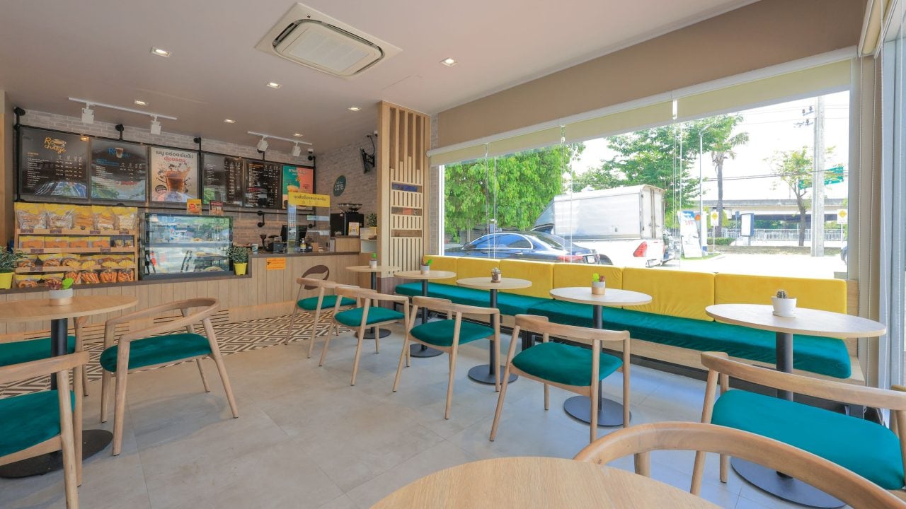 เชลล์ คาเฟ่ แห่งแรกในประเทศไทย ณ สถานีบริการเชลล์ ปากซอยนวลจันทร์ ถนนประดิษฐ์มนูธรรม กรุงเทพมหานครฯ