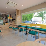 เชลล์ คาเฟ่ แห่งแรกในประเทศไทย ณ สถานีบริการเชลล์ ปากซอยนวลจันทร์ ถนนประดิษฐ์มนูธรรม กรุงเทพมหานครฯ