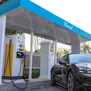 รถยนต์พลังงานไฟฟ้าปอร์เช่ ไทคานน์ (Porsche Taycan)