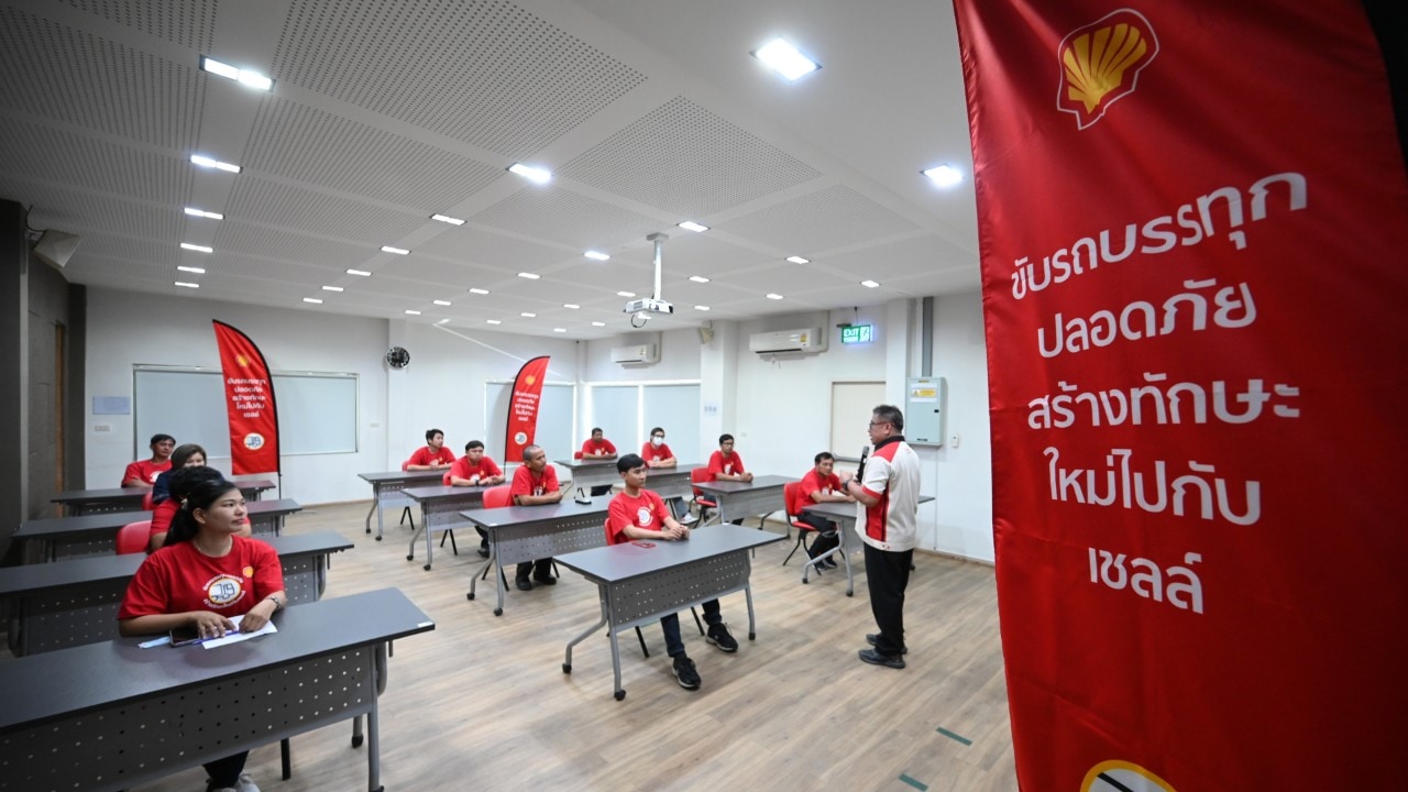 ติวเข้มทั้งภาคทฤษฎีและภาคปฏิบัติไม่น้อยกว่า 30 ชั่วโมง ให้รอบรู้เทคนิคการขับขี่อย่างถูกต้องตามที่กฎหมายกำหนด เพื่อสร้างสิ่งแวดล้อมการขับขี่อย่างปลอดภัย