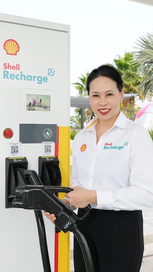 shell-recharge-and-girl