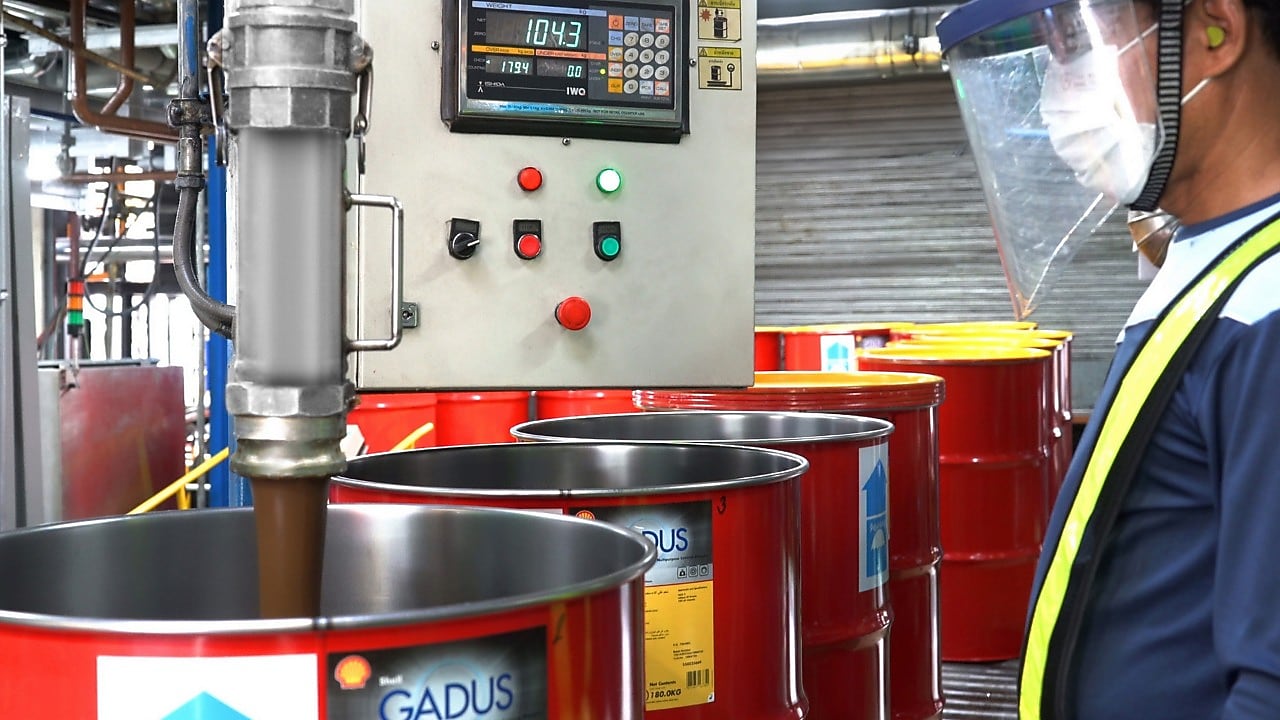 เชลล์ได้นำความรู้และยกระดับทักษะของคนงานไทยให้ได้มาตรฐานสากล ซึ่งเป็นส่วนหนึ่งของเสาหลักสำคัญ Powering Lives ภายใต้กลยุทธ์ Powering Progress ของเรา