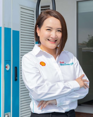 นางสาวคณาขวัญ วงศ์ชูศิริ รองกรรมการบริหารฝ่ายกลยุทธ์และพัฒนาสถานีบริการ  บริษัท เชลล์แห่งประเทศไทย จำกัด