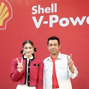 คุณมารี เออเจนี เลอเลย์ (ส้ม) และคุณธนชัย อุชชิน (ป๊อด)