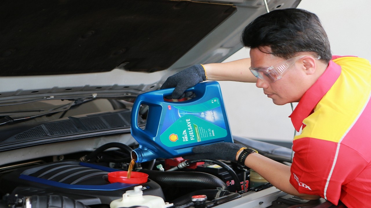 ช่วยป้องกันการเกิดสารตกค้างและป้องกันพื้นผิวเครื่องยนต์จากการสึกหรอ ช่วยรักษาสมรรถนะและยืดอายุ การใช้งานของเครื่องยนต์