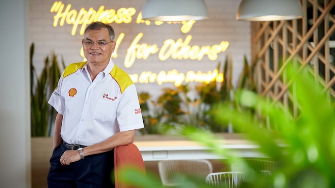 นายปนันท์ ประจวบเหมาะ ประธานกรรมการ บริษัท เชลล์แห่งประเทศไทย จำกัด