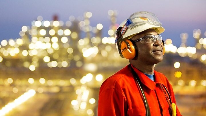 พนักงานที่โรงงาน GTL