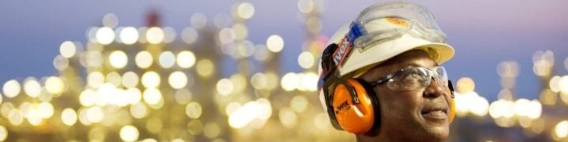 พนักงานที่โรงงาน GTL