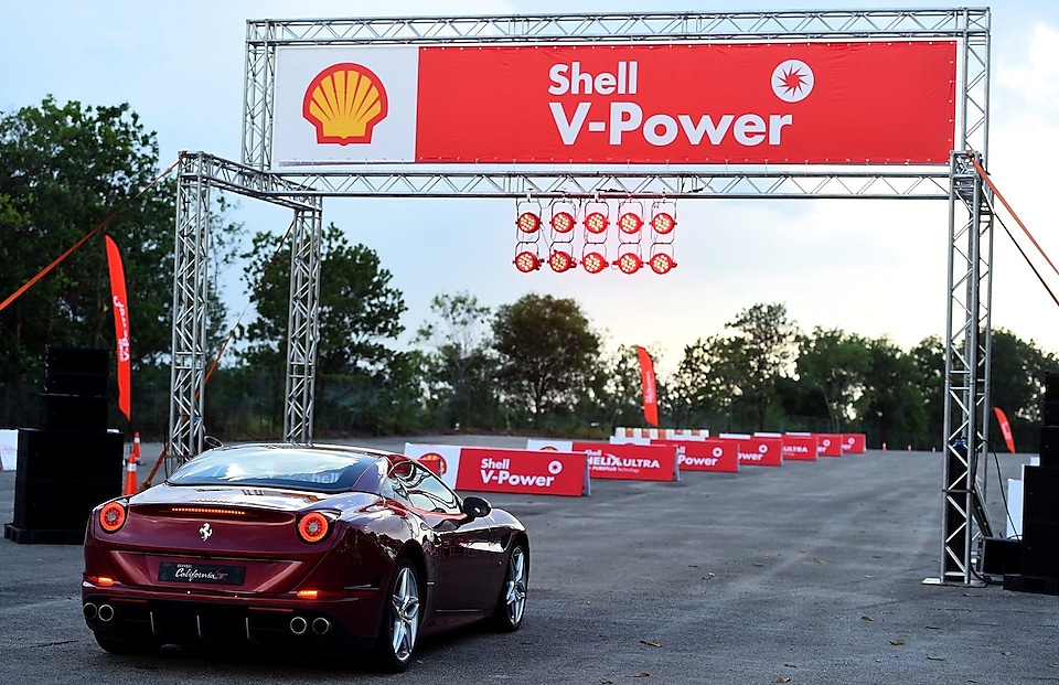 นักขับเตรียมเร่งเครื่อง ทดสอบความแรง เร้าใจ ในงาน Shell V-Power Science of Driving Excitement ก่อนงานมาเลเซีย กรังด์ปรีซ์