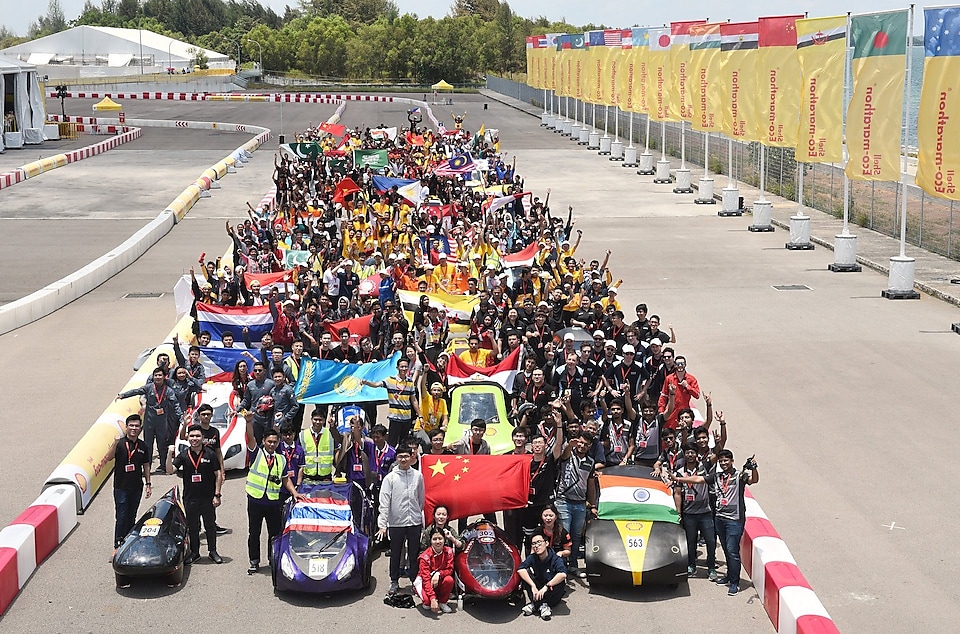 Eco-marathon 2018 cars on track